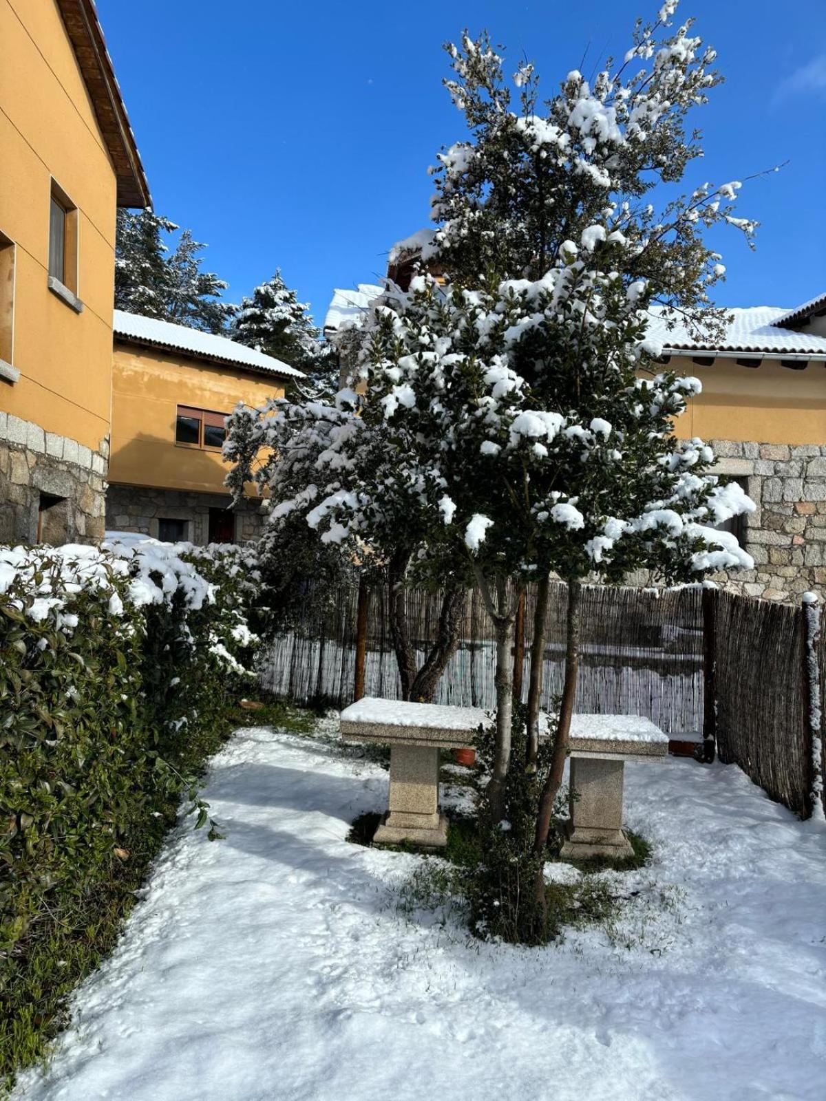 Altogredos Hotel Rural Y Apartamentos Turisticos Ойос-дель-Еспіно Екстер'єр фото
